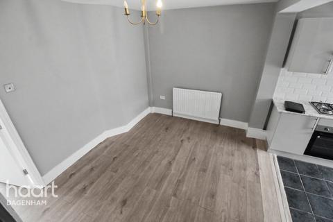 3 bedroom terraced house to rent, Beam Avenue, DAGENHAM