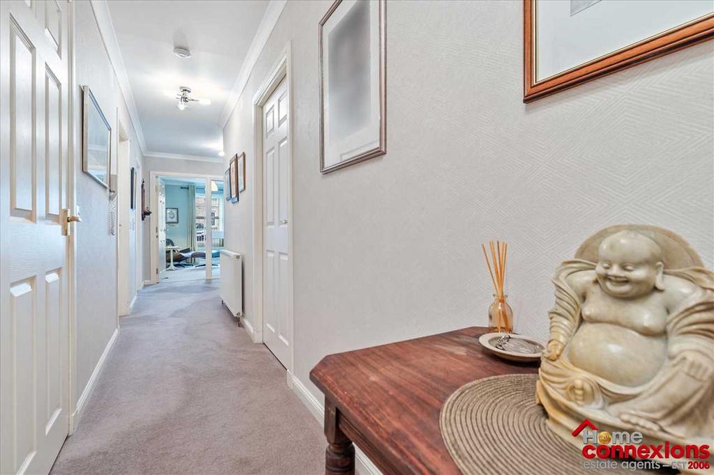 Entrance Hallway (2)