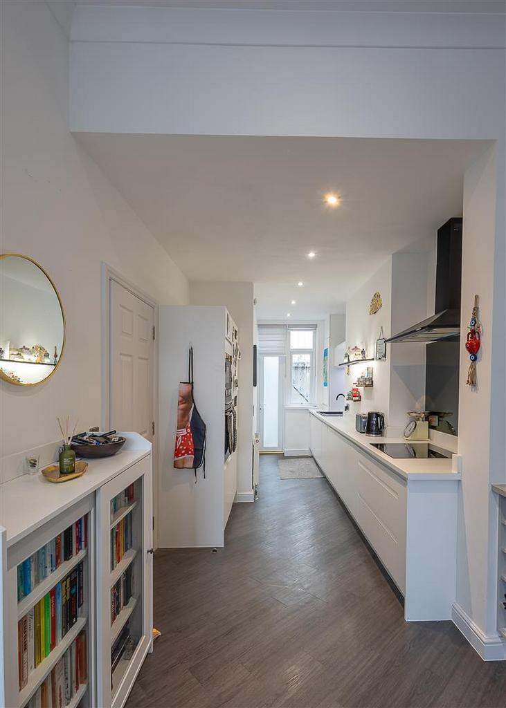 Apartment in Newcastle upon Tyne - View 4