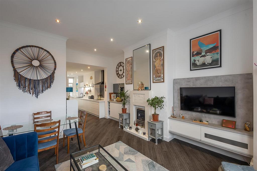 Apartment in Newcastle upon Tyne - View 3