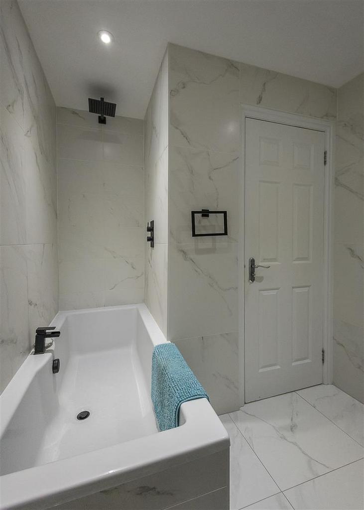Apartment in Newcastle upon Tyne - View 5