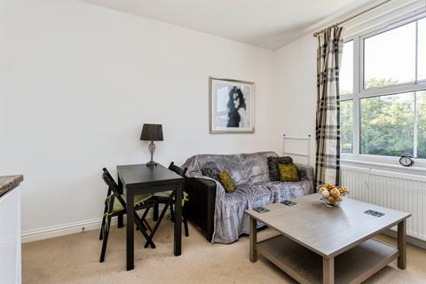 1 bedroom flat for sale, Brighton Road, Horley