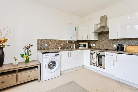 1 bedroom flat for sale, Brighton Road, Horley