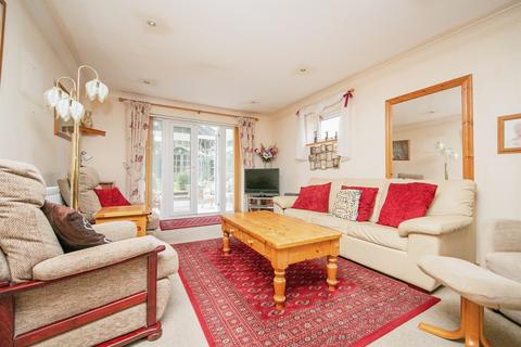 2 bedroom detached bungalow for sale, Woodhall Close, Sudbury