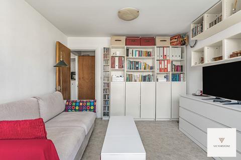 undefined, St. Aubins Court, De Beauvoir Estate, London, N1