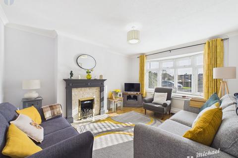 3 bedroom semi-detached house for sale, Wymering Road, Aylesbury