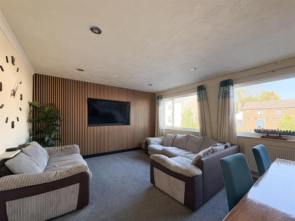 Livingroom.jpg