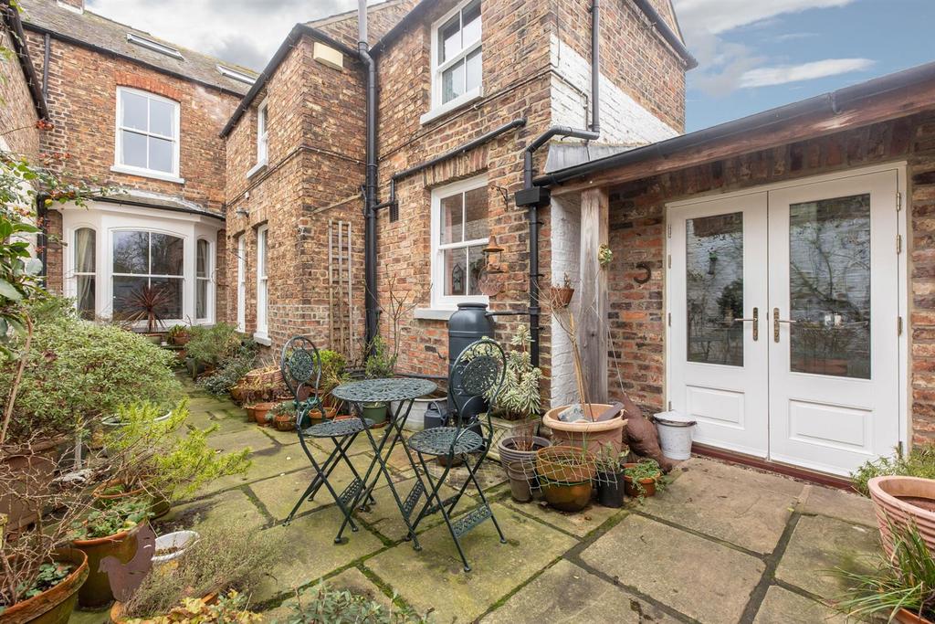 Rear Courtyard Garden