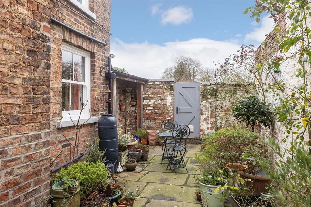 Rear Courtyard GArden