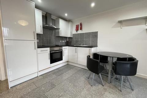 2 bedroom apartment to rent, Albany Road, Cardiff