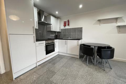 2 bedroom apartment to rent, Albany Road, Cardiff