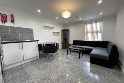 2 bedroom apartment to rent, Albany Road, Cardiff