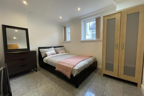 2 bedroom apartment to rent, Albany Road, Cardiff