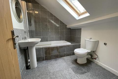 2 bedroom apartment to rent, Albany Road, Cardiff