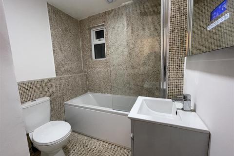 2 bedroom apartment to rent, Ninian Road, Cardiff