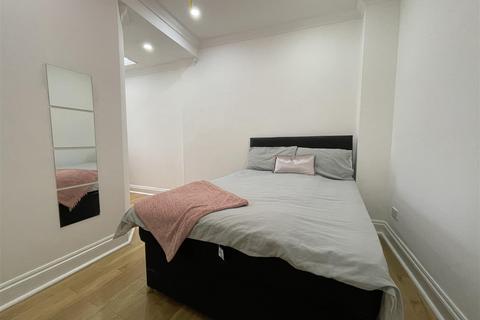2 bedroom apartment to rent, Pen-Y-Lan Place, Cardiff