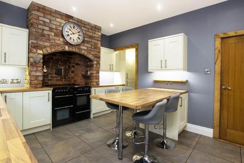 3 bedroom terraced house to rent, Pleasant View, Hoddlesden