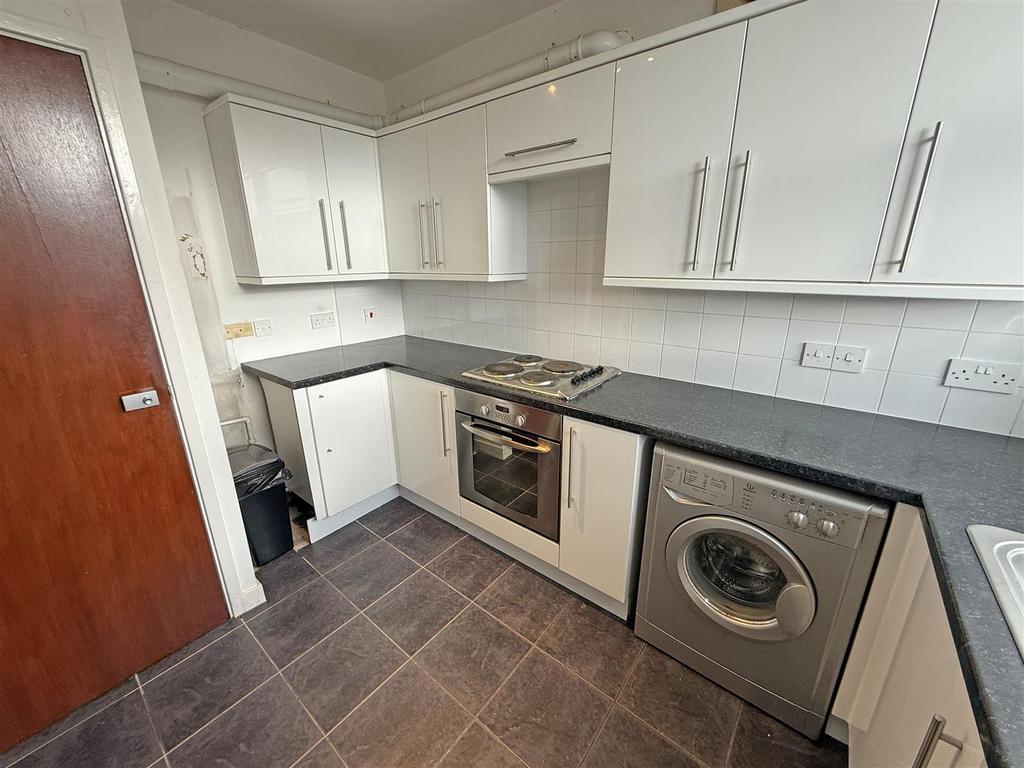 Kitchen a2.jpg