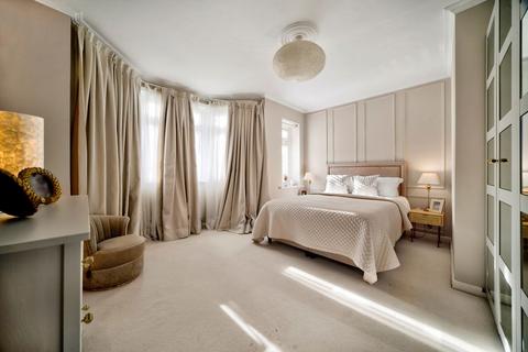 undefined, Graham Avenue, London W13