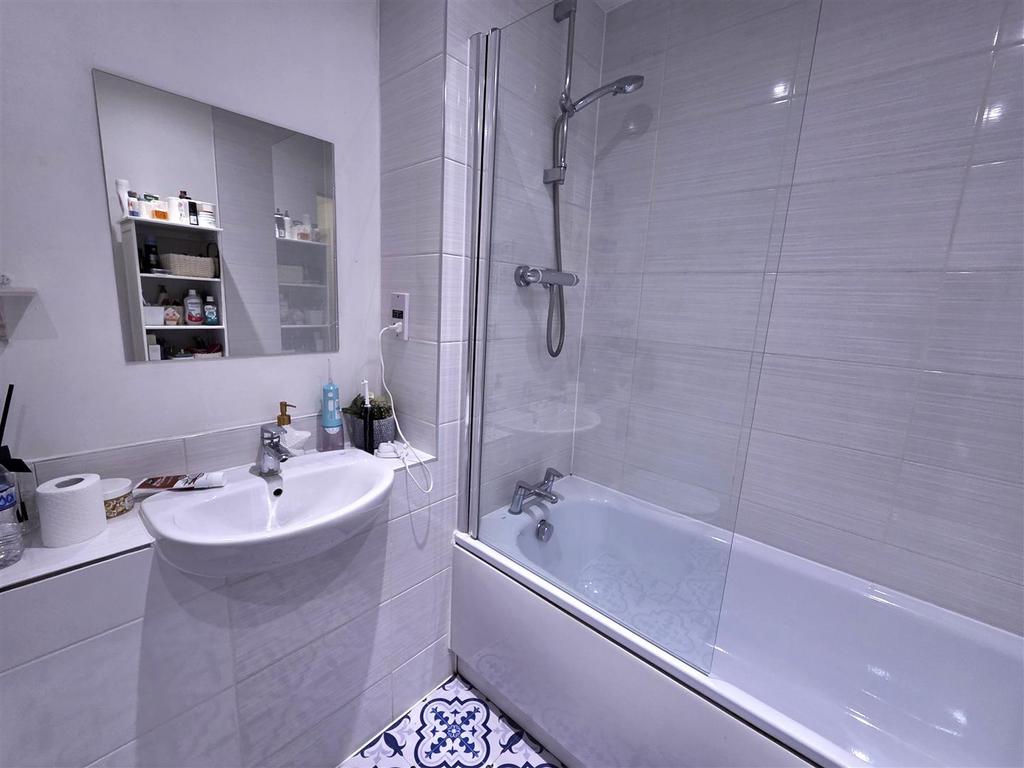 Bathroom 2.jpeg