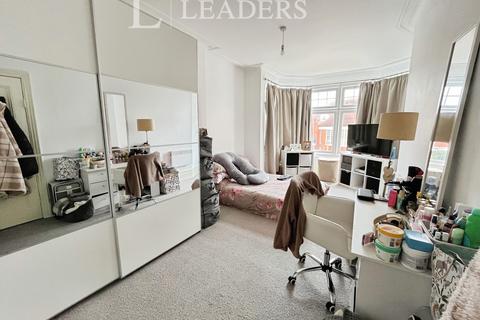 3 bedroom flat to rent, 1, Thoroughgood Road, CO15