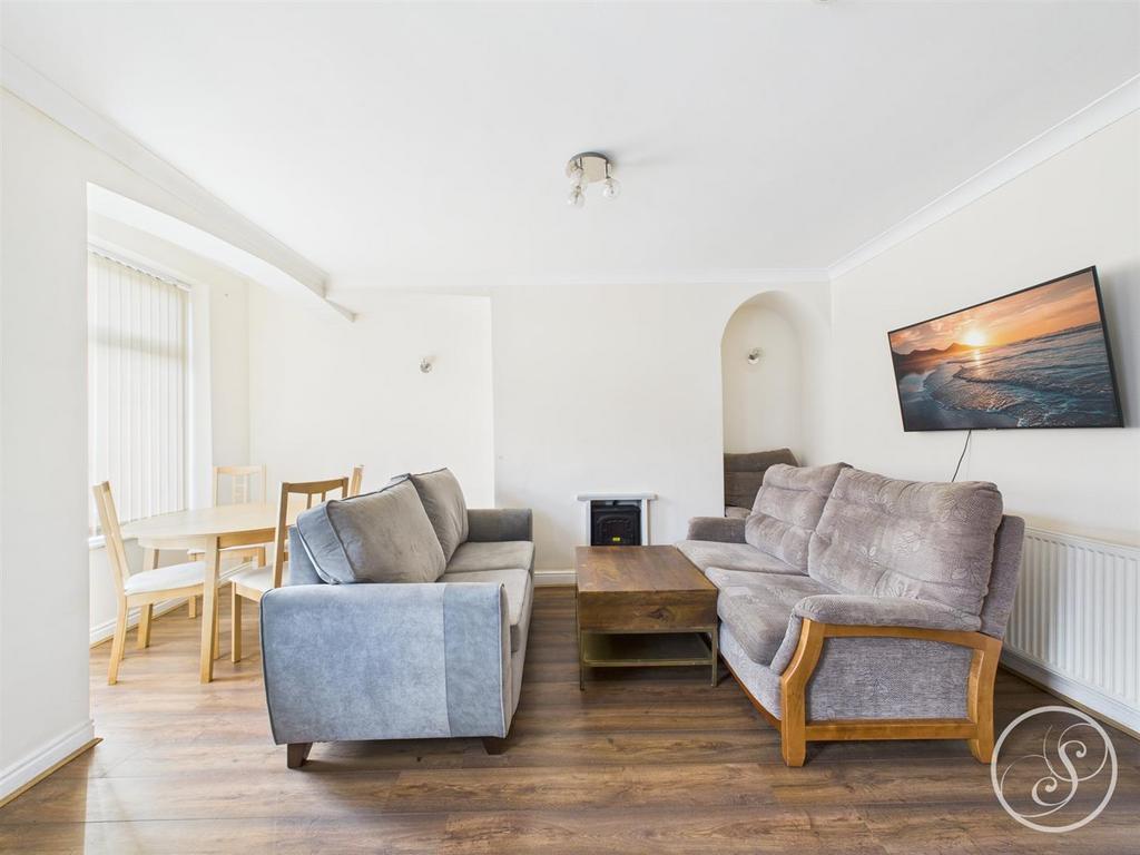 Living area/kitchen/dining area