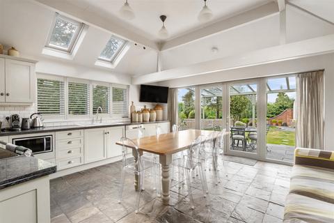 4 bedroom detached house for sale, Evesham Road, Norton WR11