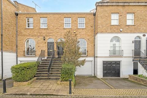 Sovereign Crescent, London SE16