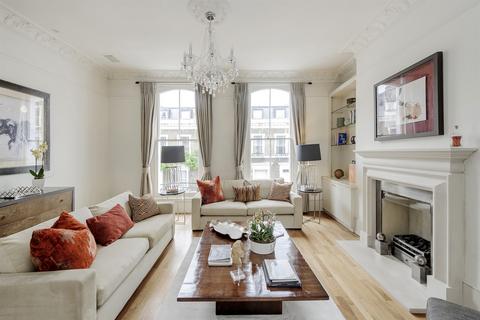 3 bedroom flat to rent, Abingdon Road, London, W8