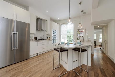3 bedroom flat to rent, Abingdon Road, London, W8