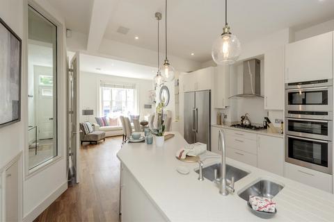 3 bedroom flat to rent, Abingdon Road, London, W8