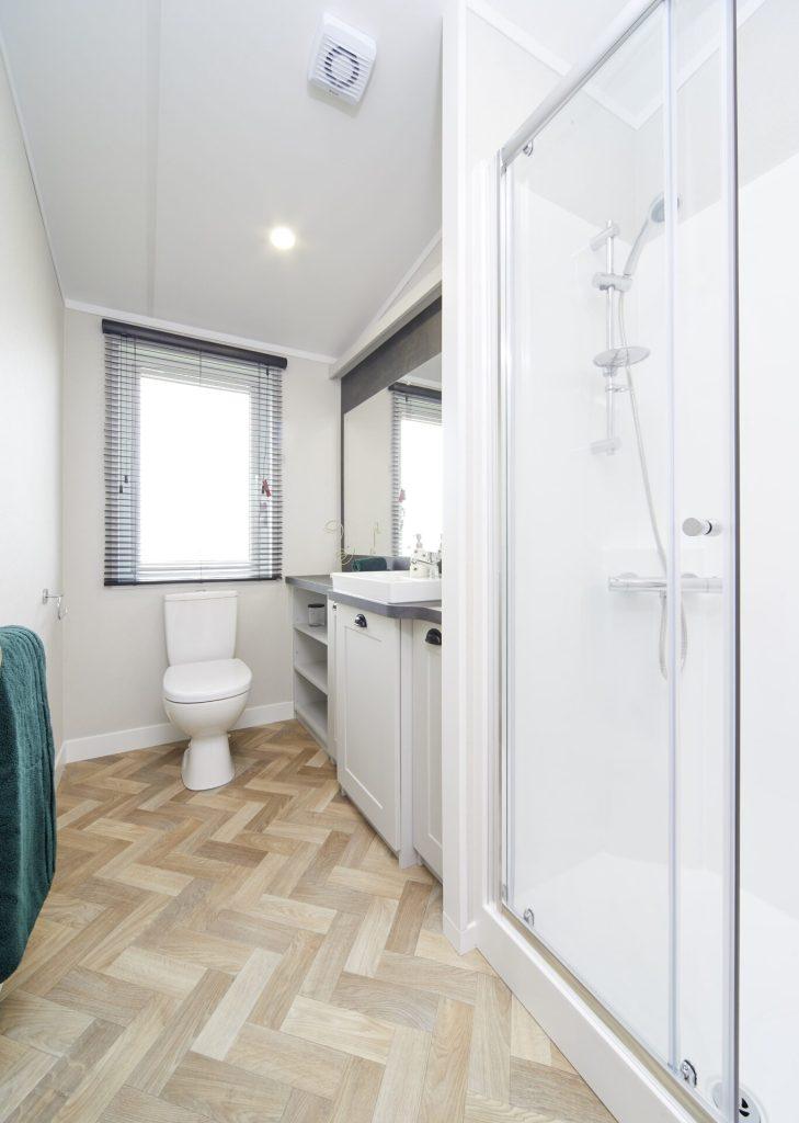 Bathroom 2.jpg