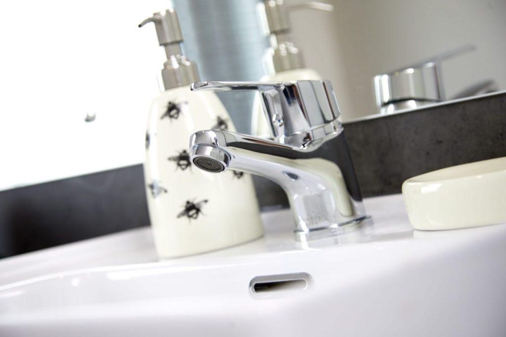 Bathroom 3.jpg