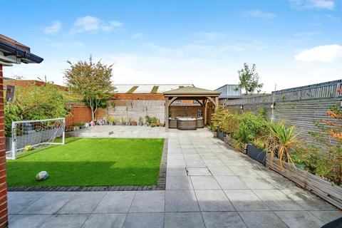 4 bedroom detached house for sale, Edson Close, Watford