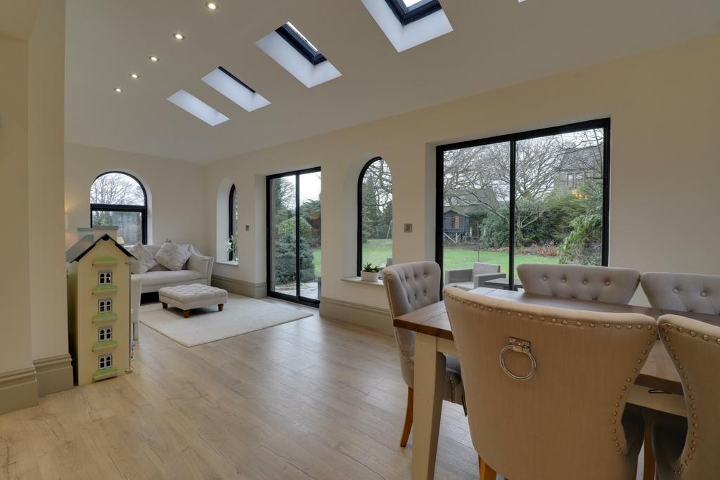 Dining garden room