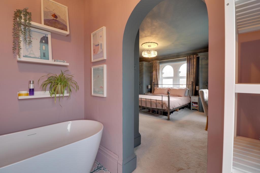 Ensuite