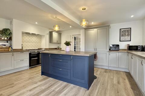 4 bedroom detached house for sale, Tregolls Road, Truro