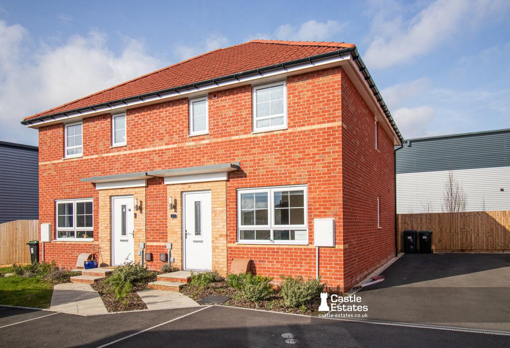 Three bedroom Semi-detached house for sale