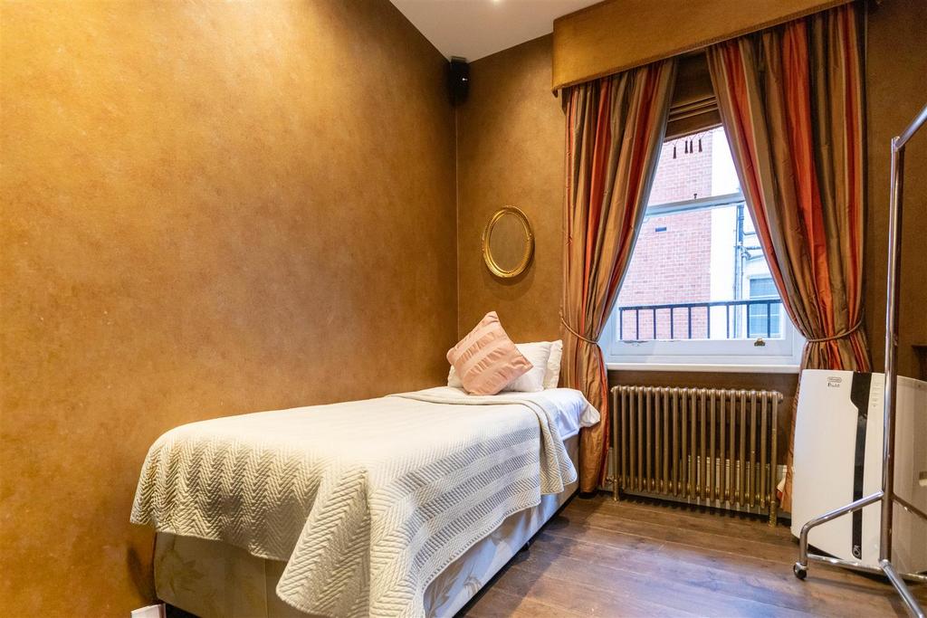 Bedroom 5.jpg