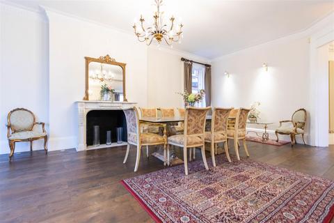 undefined, Knightsbridge, London, SW1X