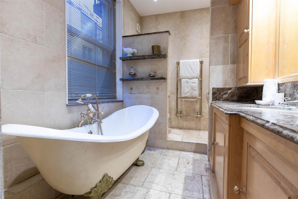 Bedroom 1 - en-suite.jpg