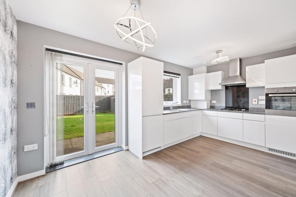 Kitchen/ Dining Area