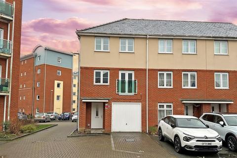 4 bedroom end of terrace house for sale, Gumbrell Mews, Redhill