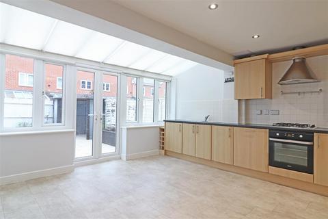 4 bedroom end of terrace house for sale, Gumbrell Mews, Redhill