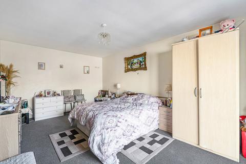 3 bedroom end of terrace house for sale, Kempshott Road, London, SW16