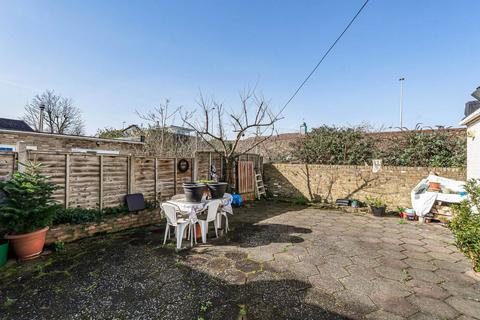 3 bedroom end of terrace house for sale, Kempshott Road, London, SW16