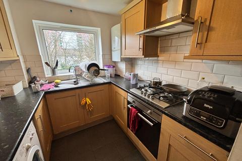 2 bedroom flat to rent, Crown Walk, Wembley, HA9