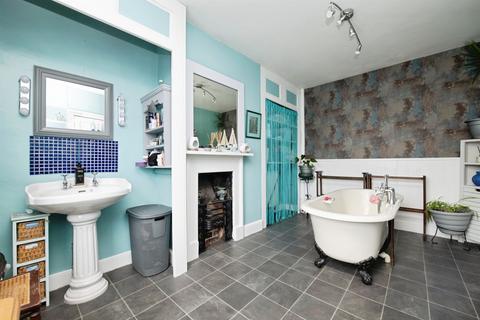 2 bedroom terraced house for sale, Leat Street, Tiverton