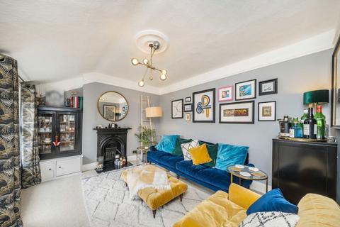 2 bedroom flat for sale, Louisville Road, London SW17