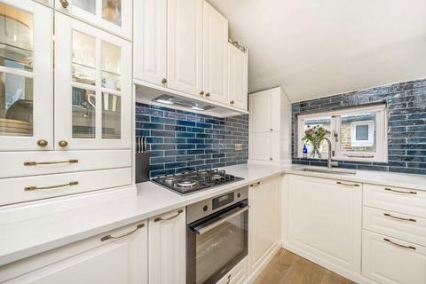 2 bedroom flat for sale, Louisville Road, London SW17